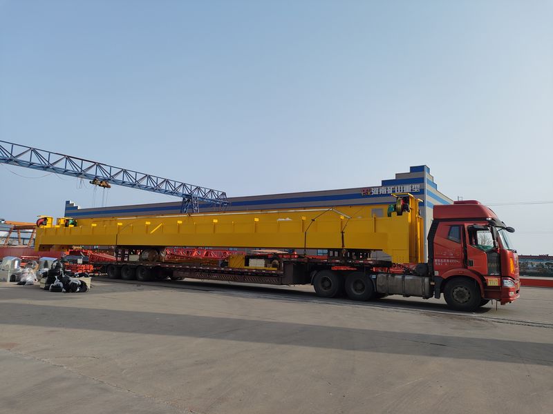 通用橋式起重機  QD32/5t—25.5m  制作完成，發(fā)往河南洛陽交付客戶使用